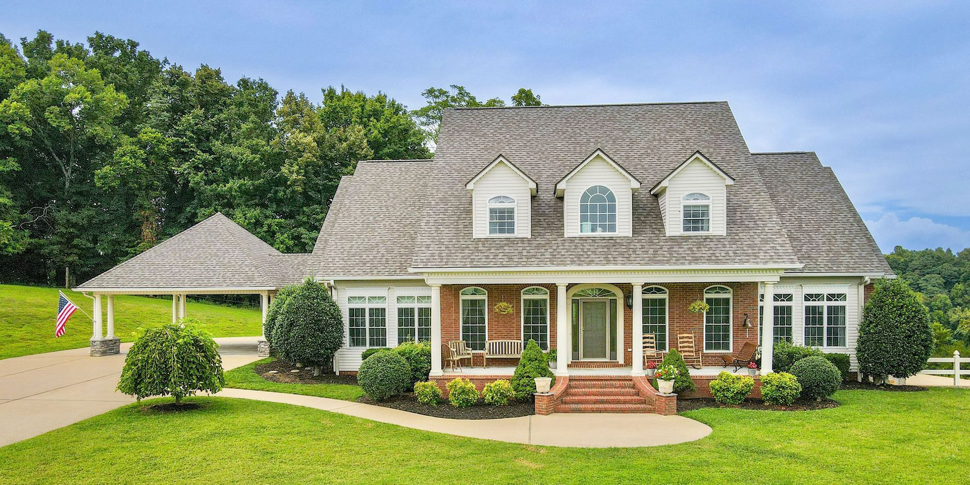 Home in Columbia, TN with a new architectural shingle roof by Peak Roofing