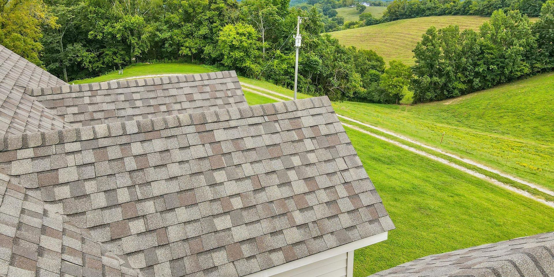 New architectural shingle roof by Peak Roofing in Middle Tennessee